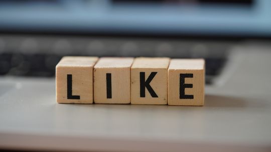 Po co i jak kupić polubienia strony na fb?