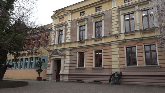 POCZĄTEK REMONTU TECHNIKUM NR 6 W MAJU