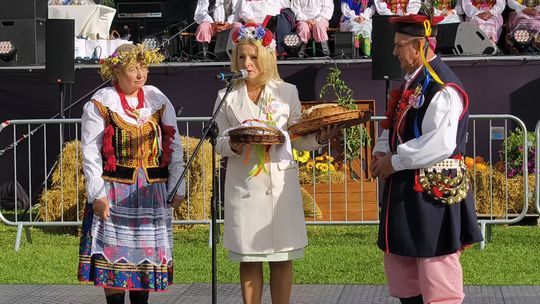 PODZIELILI SIĘ CHLEBEM – DOŻYNKI GMINNE W JERZMANOWEJ