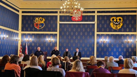 Policja i dyrektorzy szkół w Głogowie rozmawiali o zagrożeniach