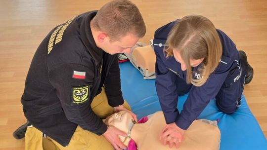 Policjanci z Głogowa szkolą się z pierwszej pomocy