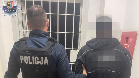 Policjanci zatrzymali poszukiwanego 34-latka. Miał przy sobie amfetaminę