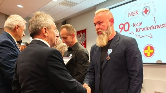 Policjant ze Wschowy wyróżniony za wieloletnie oddawanie krwi