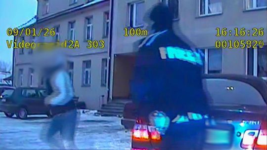 Policyjny pościg po kradzieży. BMW zatrzymane we Wschowie