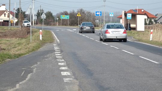 POWSTANIE CHODNIK, DROGA ZOSTANIE WYREMONTOWANA
