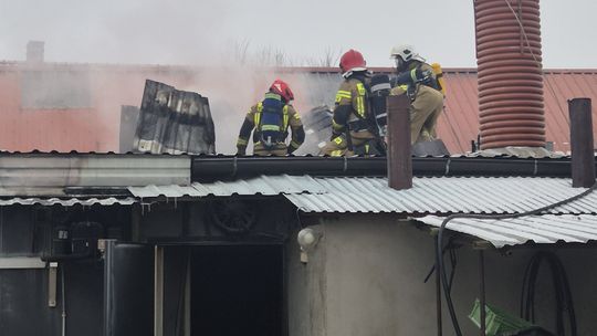 POŻAR BUDYNKÓW GOSPODARCZYCH W SOBCZYCACH