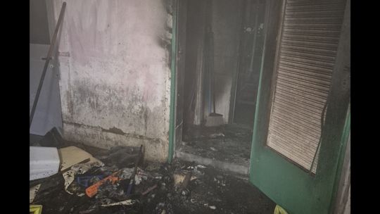 POŻAR PIWNICY NA GWIAŹDZISTEJ W GŁOGOWIE, EWAKUOWANO MIESZKAŃCÓW