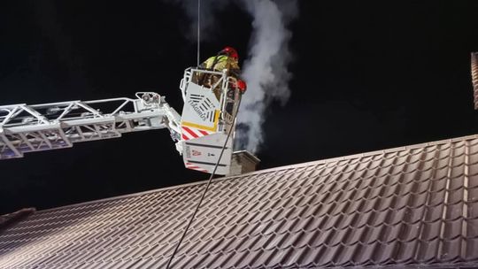 Pożar przewodu kominowego. Akcja straży w Grębocicach