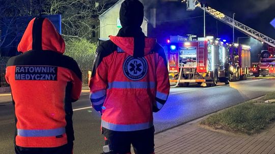 POŻAR PUSTOSTANU W SERBACH. POLICJA: TAM MOGĄ BYĆ LUDZIE