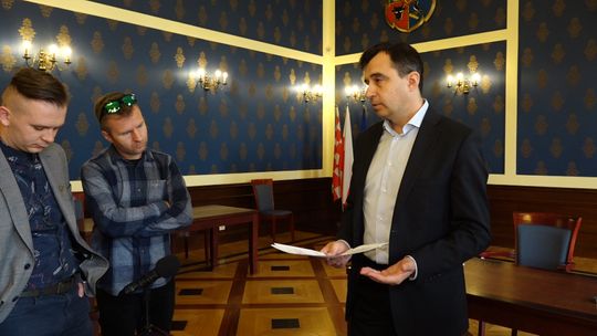 PREZYDENT I RADNY NIE CHCĄ KOMENTOWAĆ ANONIMU