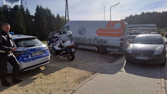 PRZEKROCZYŁ GRANICĘ KRADZIONYM POJAZDEM, TRAFIŁ NA POLKOWICKICH POLICJANTÓW