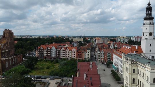 PRZEWAŻAJĄ PLACE ZABAW I SIŁOWNIE