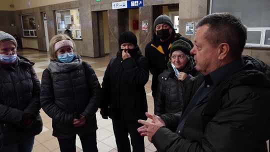 PRZYJEŻDŻAJĄ I ZWIEDZAJĄ