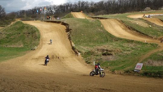 Quadcross i motocross w Górkowie – widowisko dla fanów sportów motorowych