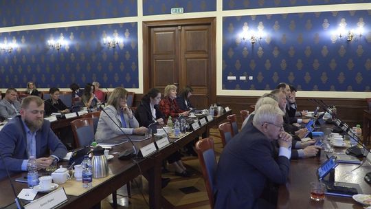 RADNI KOALICJI RZĄDZĄCEJ W MIEŚCIE PODNIEŚLI GŁOGOWIANOM PODATKI