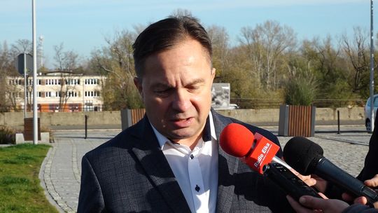 RADNI PIS NIE ODPUSZCZAJĄ TEMATU MAJÓWKI