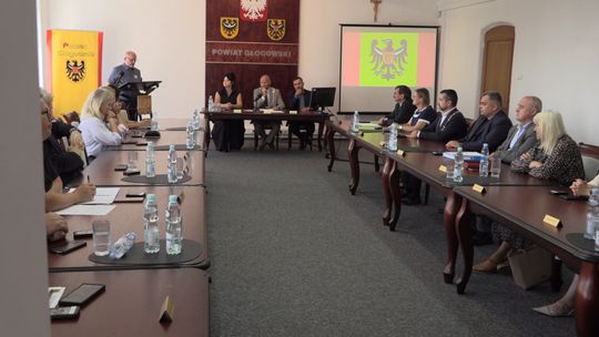RADNI POWIATU PODTRZYMALI SWOJE STANOWISKO WOBEC REFERENDUM