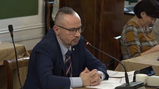 RADNY TRYBKA „ZA”, A NAWET „PRZECIW” za środkami na pałac w Suchej Górnej