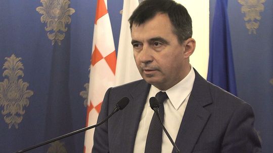 REKORDOWE ZADŁUŻENIE I REKORDOWA PENSJA