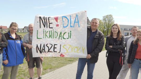 RODZICE PROTESTUJĄ, GMINA ROBI ANKIETĘ