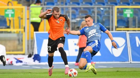Ruch po wyrównanym meczu pokonuje Chrobrego 2:1.