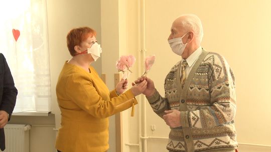 SENIORZY TEŻ SIĘ ZAKOCHUJĄ