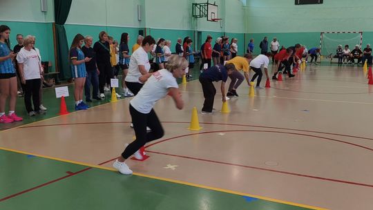 Seniorzy z Głogowa ruszyli do sportowej rywalizacji. Jest zabawa!