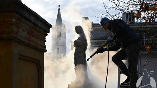 Sława odnawia sakralne figury. Trwa czyszczenie i konserwacja rzeźb
