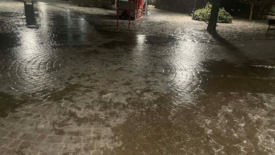 Ślisko jak na lodowisku. Autobusy miejskie wstrzymane w Polkowicach