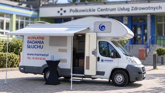 Słuchobus przyjedzie do Polkowic. Mieszkańcy zbadają słuch za darmo