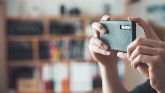 Smartfon do filmowania – jaki telefon multimedialny wybrać? Krótka analiza w oparciu o produkty Samsung.