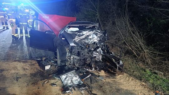 Śmiertelny wypadek na trasie Rudna – Lubin. Nie żyje dwóch młodych mężczyzn