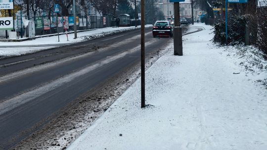 Śnieg wrócił do Głogowa. Kierowcy muszą uważać