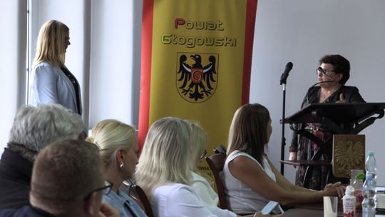SPIĘCIE NA SESJI, POSZŁO O WIATRAKI I PODPISY