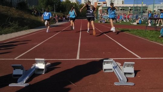 Sportowe emocje na boisku SP 11. Młodzi walczyli o medale