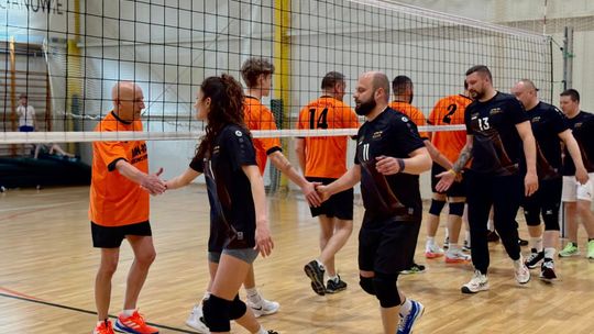 Sportowe emocje podczas powiatowego turnieju siatkówki