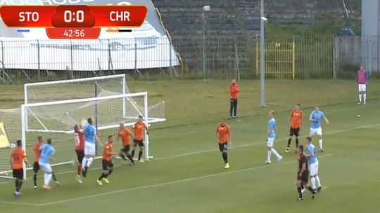 Stomil - Chrobry do przerwy 1:0, w tzw. "setkach". Nie ma bramek, a tylko gospodarze mieli klarowną okazję do zdobycia gola. Oba zespoły lepsze w obronie, niż konstruowaniu ataków. 