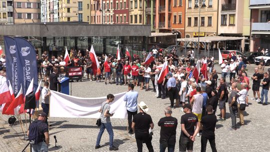„STOP IMIGRACJI” – PROTEST KONFEDERACJI W GŁOGOWIE