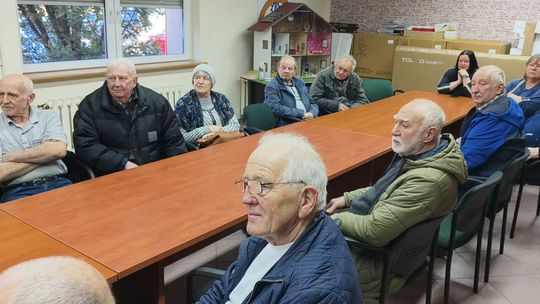 STRAŻACY ROZDALI SENIOROM CZUJKI DYMU I CZADU