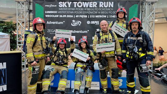 Strażacy z Polkowic zmierzyli się ze Sky Tower Run. Wszyscy na mecie