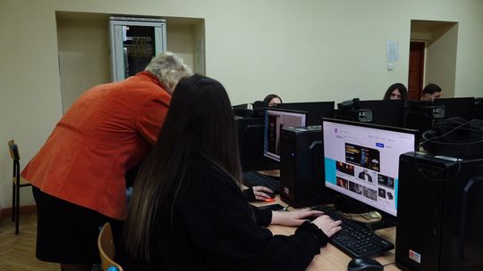 STUDENCI REALIZUJĄ FILM O GŁOGOWIE
