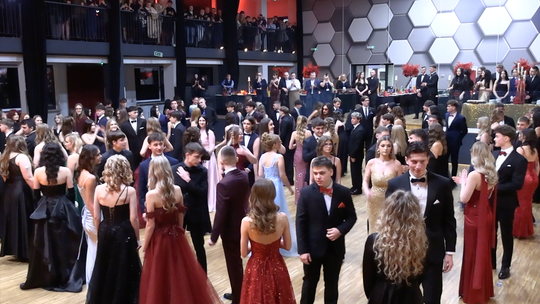 STUDNIÓWKA, POLONEZ I TANECZNA NIESPODZIANKA