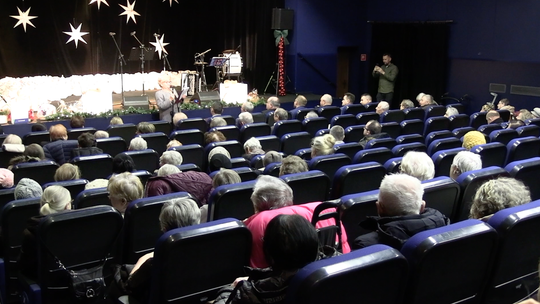 ŚWIĄTECZNE SPOTKANIE EMERYTÓW, RENCISTÓW I POTRZEBUJĄCYCH