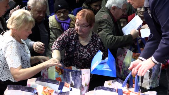 ŚWIĄTECZNE ŻYCZENIA I UPOMINKI W POLKOWICKIM KINIE