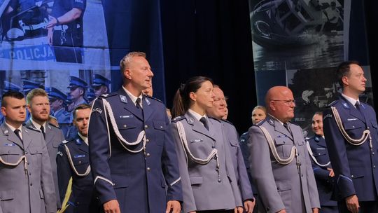 ŚWIĘTO POLICJI W GŁOGOWIE – AWANSE, NAGRODY I PODZIĘKOWANIA