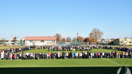 „Szkoła do hymnu” w Sławie – wspólne śpiewanie Mazurka Dąbrowskiego!