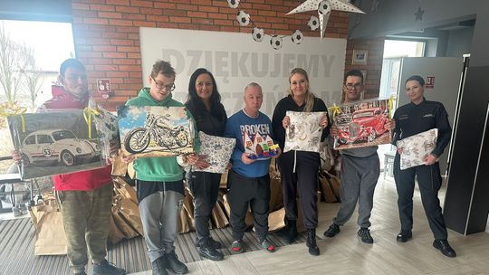 Sztuka zza krat. Wyjątkowa pomoc z Głogowa dla DPS w Broniszewicach