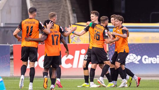 Chrobry prowadził ze Stalą po golu M.Mazura z karnego 1:0. Wynik końcowy 2:2.