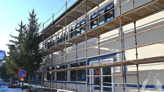 Termomodernizacja szkół w Sławie. Prace trwają wewnątrz budynków