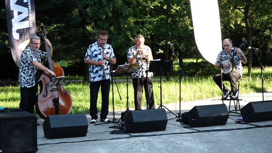 THE BANJO RAG "TRIBUTE TO GLENN MILLER"